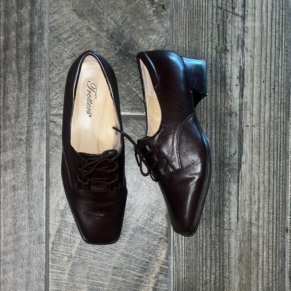 Vintage Trotters Brown Leather Granny Shoes 1.5” block heel, square toe. - Picture 4 of 5